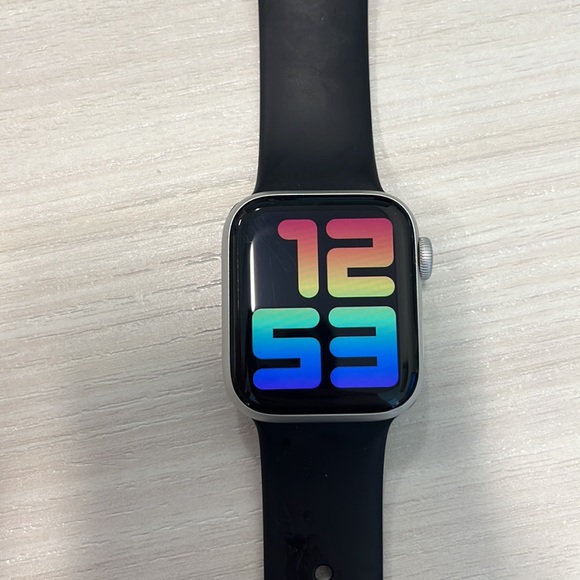 Series 6 - 40 mm Apple Watch. Hardly used. - Picture 2 of 4